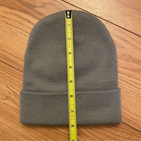 FREE IN BUNDLE* Beanie/toque - Picture 5 of 8
